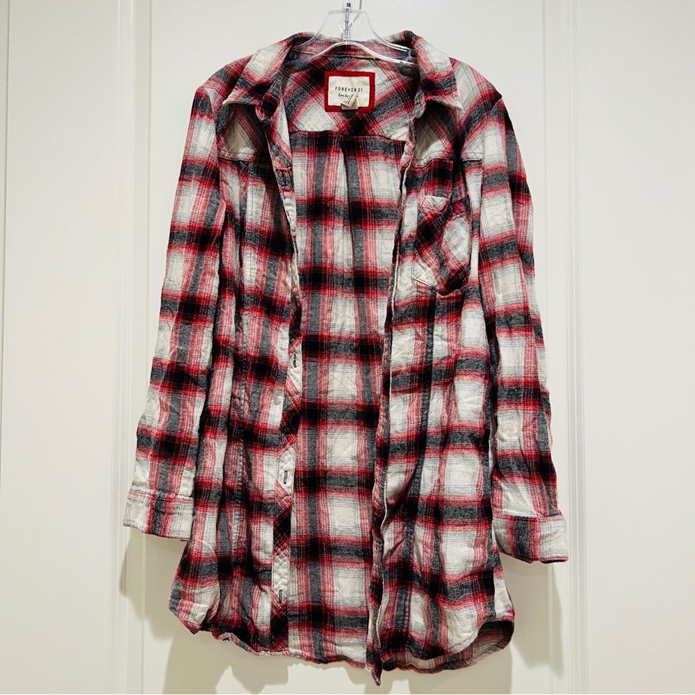 Forever 21 red black white flannel plaid long sleeve button up shirt size S